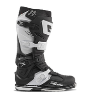GAERNE SG-22 BOOT BLACK WHITE